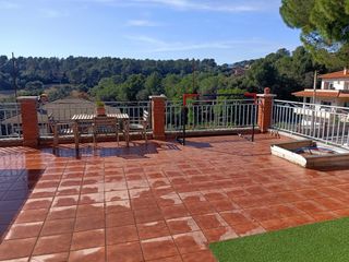 Chalet  Carrer santiago rusiñol. Independiente con dos viviendas