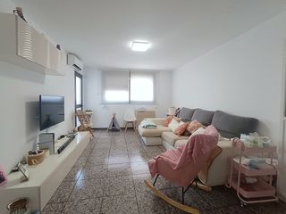 Pis  Avinguda de burgos. Piso de 3 habitaciones con ascensor, balcón cerrado y galería en