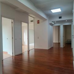 Rent Office space in Avinguda de valència 6. Bien situada y lista para entrar