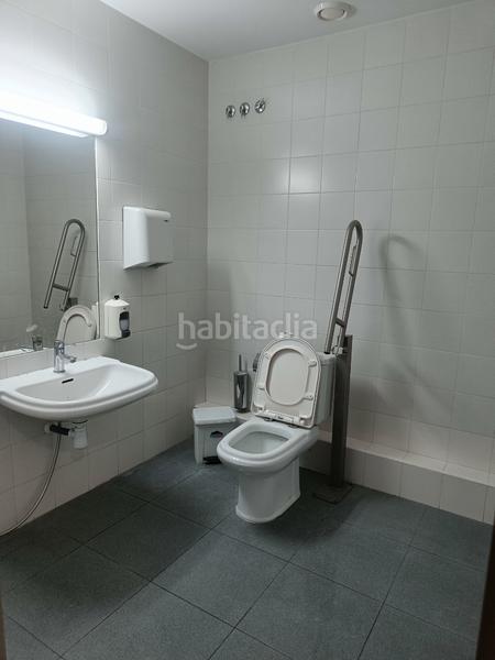 Foto 3bddb332-6c02-472e-acb3-f417ec619ae2. Location local commercial dans avinguda de valència 6 dans Molins de Rei