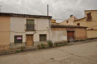 Casa adossada  Calle mayor t. Casa de pueblo con un gran patio en bonito pueblo rodeado de nat