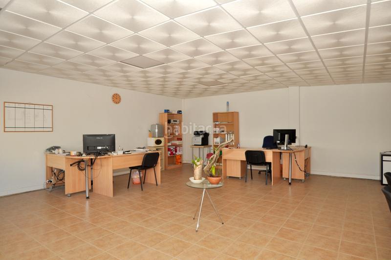 Foto 000470e3-1a4c-4c9e-8e98-55132bc744fc. Bâtiment à usage industriel avec chauffage dans Quer