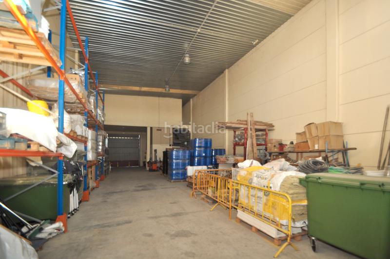 Foto 5c94975b-9b32-47aa-bbde-e5de7fd4312f. Bâtiment à usage industriel avec chauffage dans Quer