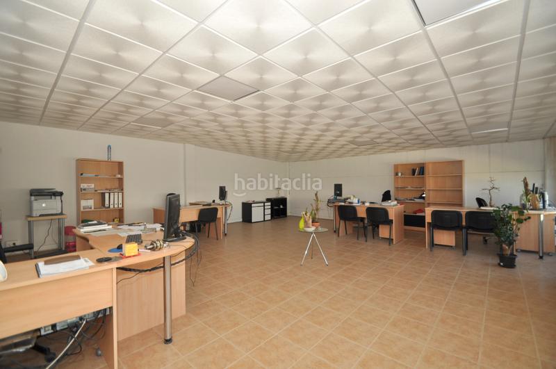 Foto ae445ece-6177-4d6e-94c3-2c4c9fa9734b. Bâtiment à usage industriel avec chauffage dans Quer