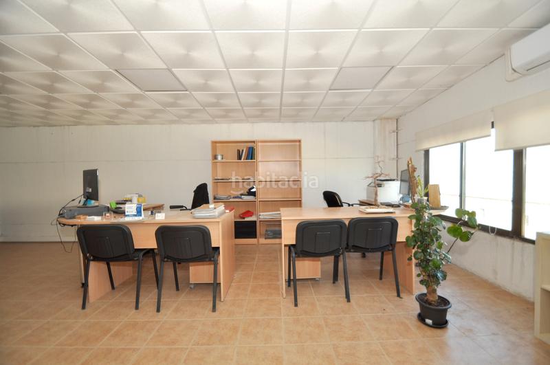 Foto f1f80df9-be5d-4f32-a565-44228557732e. Bâtiment à usage industriel avec chauffage dans Quer