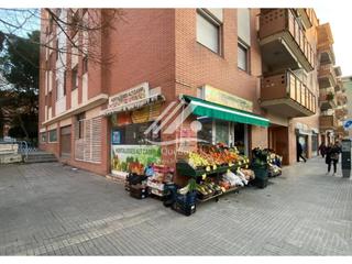 Local Comercial  Avenir. Local esquinero en venta en calle avenir de valls.