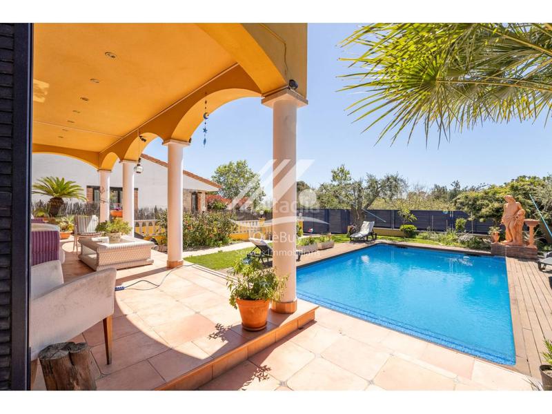 Foto 300d04df-a055-4e99-a8e1-d88d51508ea8. Chalet  en venta en Ciutat jardí Bonanova Calafell