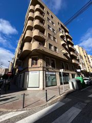Pis en Carrer reina victoria 128. Piso muy amplio, con ascensor y buena orientaci�n.