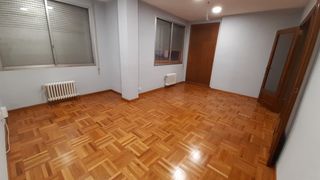 Miete Büro in Hospital - Plaza del Real. Alquiler de oficina junto plaza de la paz