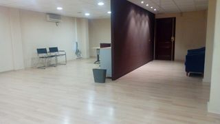 Affitto Ufficio in Hospital - Plaza del Real. Oficina en entresuelo en alquiler