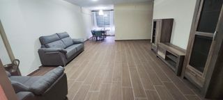 Miete Etagenwohnung in Casco Histórico. Piso en alquiler en centro, 3 dormitorios.