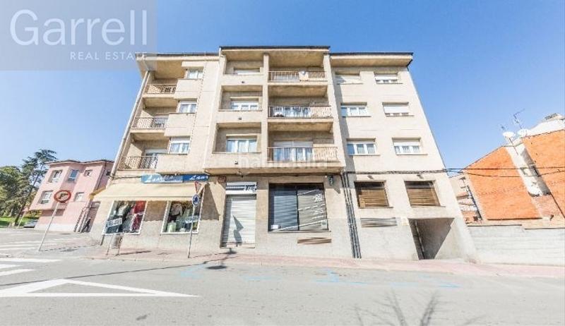 Foto 095c8000-d4b2-4625-a40a-303b133da48c. Car parking in Manlleu