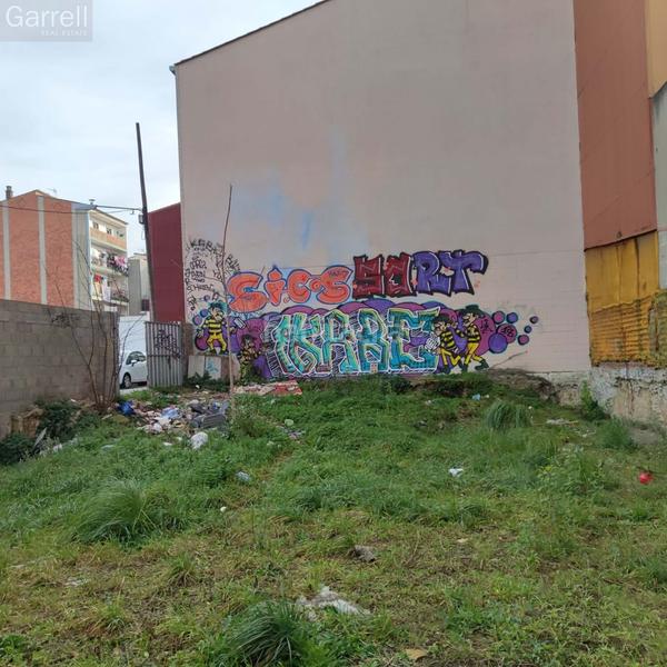Foto f7f7e1fe-514a-4336-96bc-c2eca7293ef1. Terreny residencial a Eixample Sud-Migdia Girona