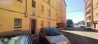 Pis  Cl frederic mistral  es: pl: pt:  figueres (girona). El inmueble se encuentra ocupado ilegalmente
