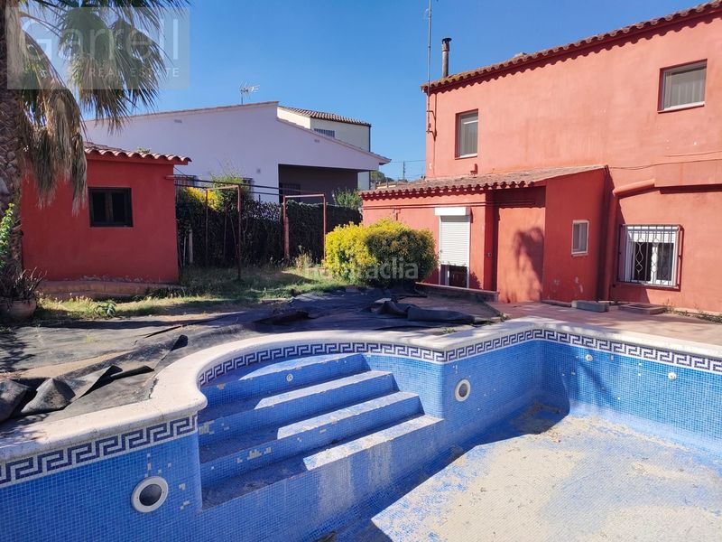 Foto a947b14b-9d1e-45b5-b184-53322dd69f54. Casa adossada amb aparcament piscina a Llagostera
