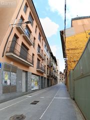 Building  Cl enric delaris 
 manlleu (barcelona)