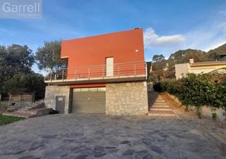 Semi detached house  Cl sant grau (p) ur la cometa
 montagut i oix (girona)