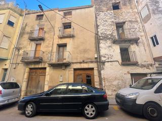 Casa  Cl sant vicent 
 ulldecona (tarragona)