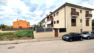 Pis  C/ tarongeta   es:b pl: baja  pt:
 palafrugell (girona). Piso okupado