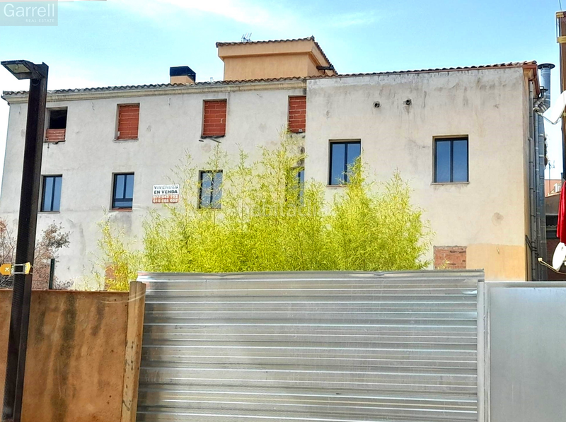 Foto b0c86b0a-da6e-4bb4-b3d3-3b8c83a2b2f6. Local comercial en Bisbal d´Empordà (La)