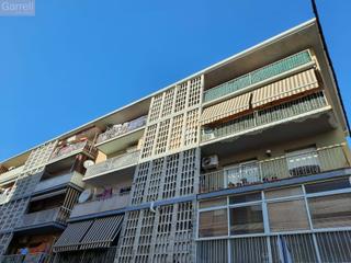 Pis  Cl zamora  es: pl: pt:
 girona (girona). Piso okupado
