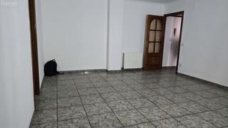 Pis  Cl pasqual  pl: pt:
 montcada i reixac (barcelona). Piso en montcada i reixac, y sin suministros. 98m, 3 hab., ascen