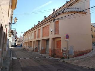 Casa  Cm valls -la gornal 
(a) es: pl: pt:
 castellet i la gornal (b