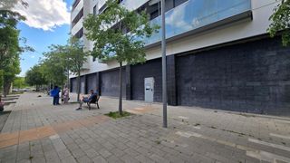 Local Comercial  Av europa d' 
n- pl: pt:
 montcada i reixac (barcelona)
