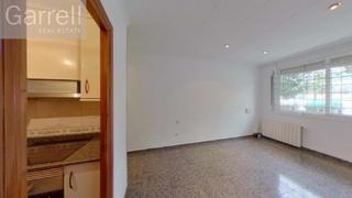 Appartement  Cl pilar 
es: pl: pt:
 premia de mar (barcelona). Alquilado