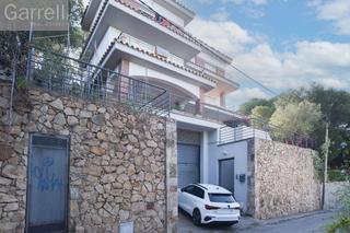 Xalet  Carrer garbí. Casa okupada