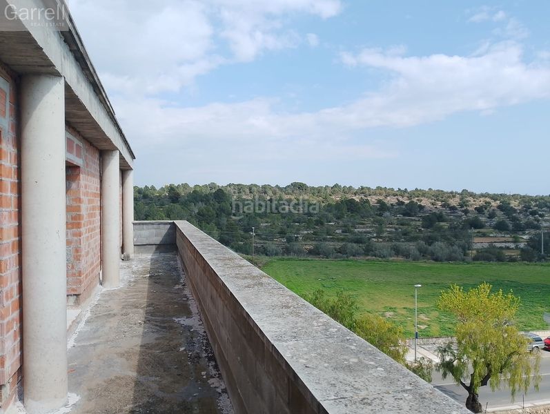 Foto c6b850e4-ce02-4429-9862-b14f33db3a35. Edifici a Pobla de Montornès (La)