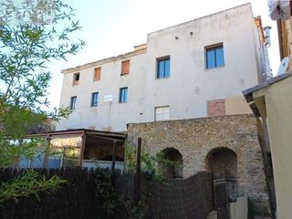Building  Cl tarongers 
 la bisbal d'emporda (girona)