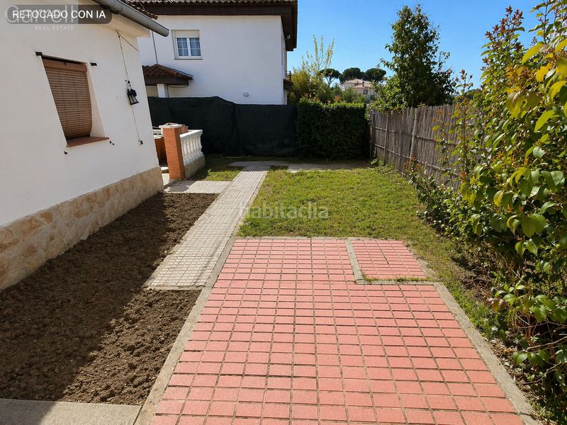 Foto 3d3295c5-e058-4f7e-a7be-83da8c452be8. Casa adossada amb aparcament a Sils