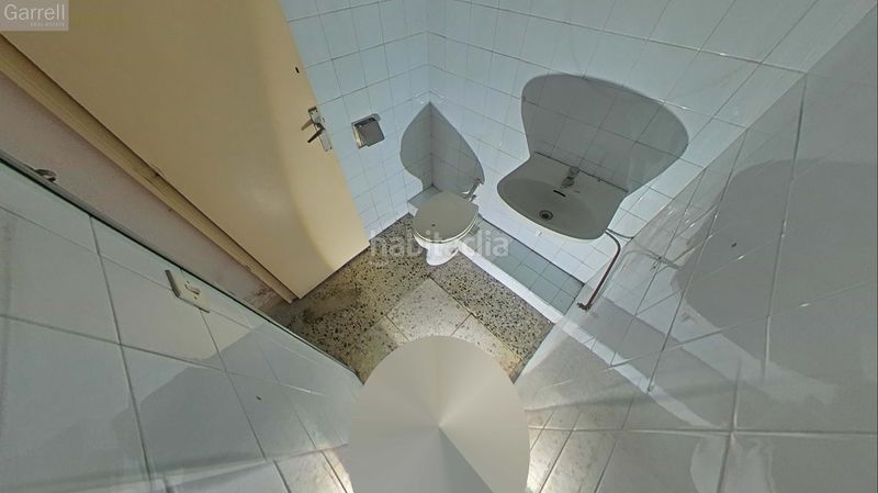 Foto 159eef82-6b47-4892-b3b2-451d1fe1ffdc. Local comercial a El Camp de l´Arpa del Clot Barcelona