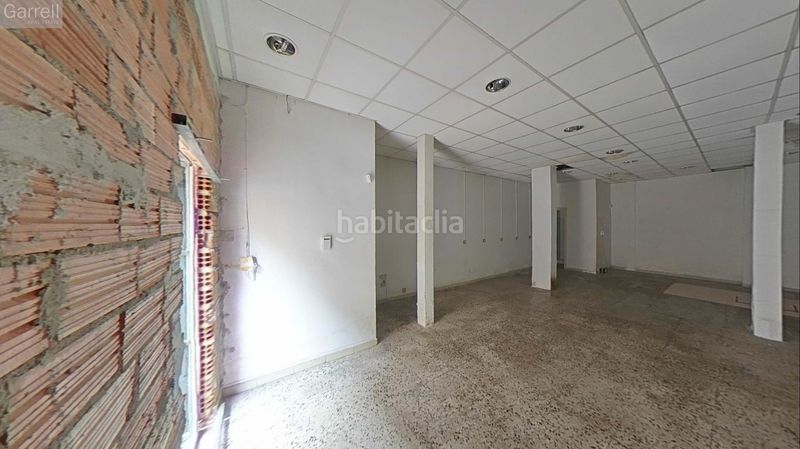 Foto afa0639f-c5b6-463d-a8d9-483323c54c3f. Local comercial a El Camp de l´Arpa del Clot Barcelona
