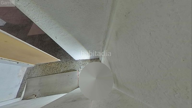 Foto d56a5414-5246-4ad9-aef9-e4ca86ebf1f0. Local comercial a El Camp de l´Arpa del Clot Barcelona