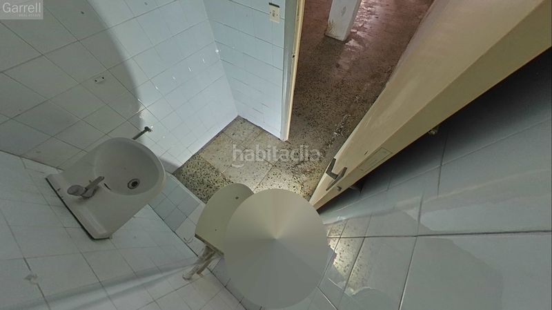 Foto fee030d3-bd3a-4c4c-bf81-08efb8e41794. Local comercial a El Camp de l´Arpa del Clot Barcelona