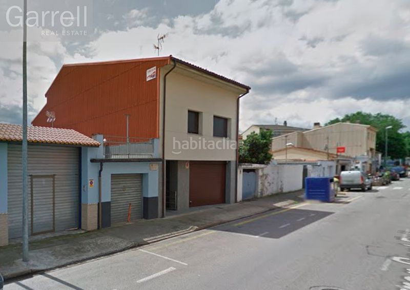 Foto b0df7c15-963c-4b58-b619-886c7a15e1d8. Casa adossada a Olot