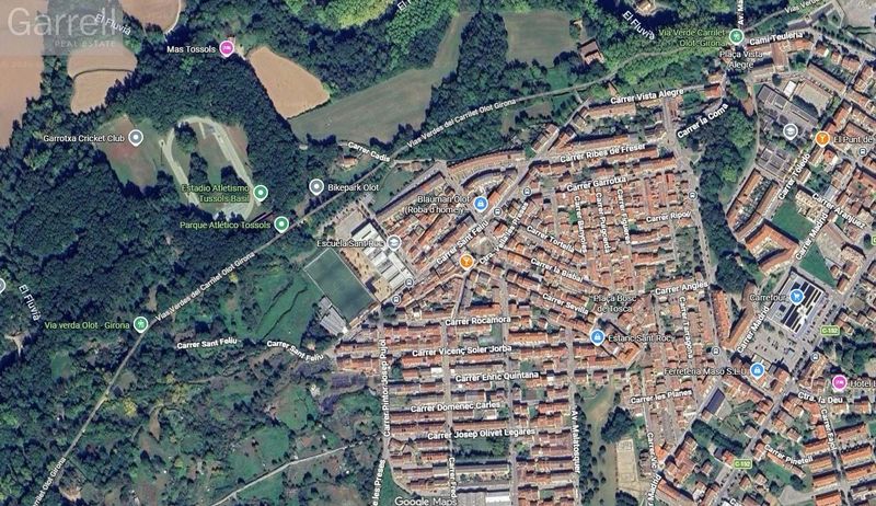 Foto e428d21f-ecfb-4a7e-91e0-558af42a1bdc. Casa adossada a Olot