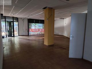 Lloguer Local Comercial  Cl vic  es: pl:bj pt:
 montmelo (barcelona)