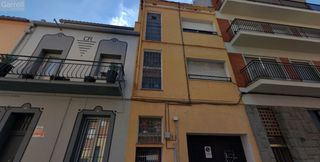 Gebäude  Carrer manresa  
 granollers [barcelona]. Este edifício em granollers oferece um potencial excepcional com