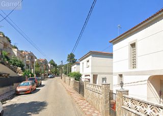 Casa adossada  Cl arboç 
 vidreres (girona)
