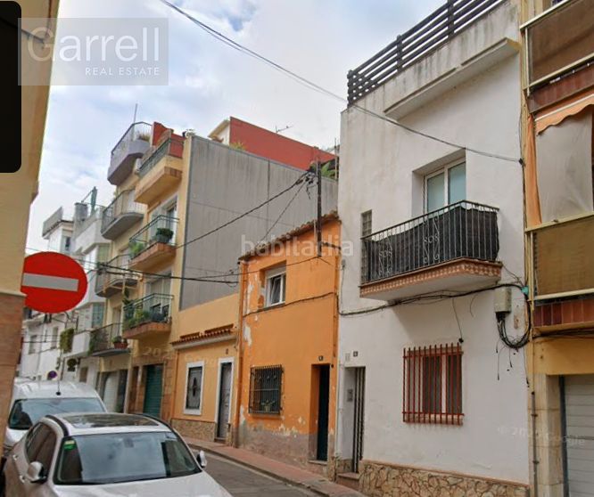 Foto 00dd39a1-9b4b-4c96-9990-98953becf814. Casa adossada a Centre Blanes