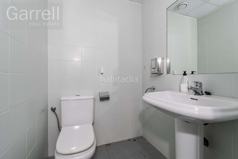 Foto db3d1e0a-d34d-4efc-adb4-7654cbfbf81c. Local comercial a Centre-Estació Gavà
