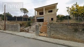Chalet  Carrer cervera. Encantador chalet de 124 m en barcelona, con 3 dormitorios, 2 ba