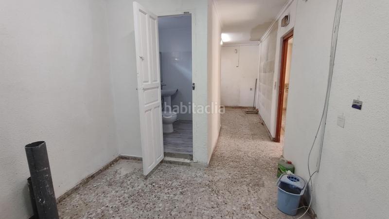 Foto c809c3db-0f22-4bc1-b86b-388fd89eda2d. Alquiler local comercial alquiler local en barrio la Tómbola en Alicante