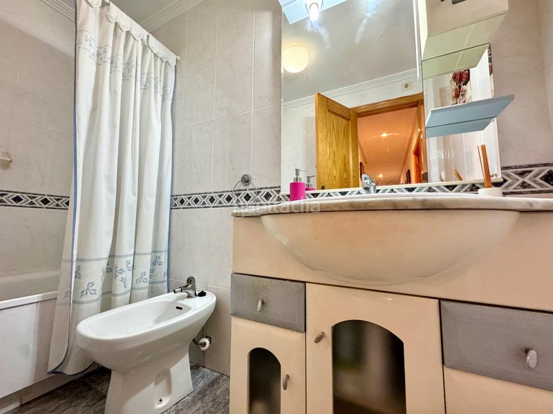 Foto 220b7028-4916-4772-a83b-0eac66fe2d07. Pis a Campello Playa Campello (el)