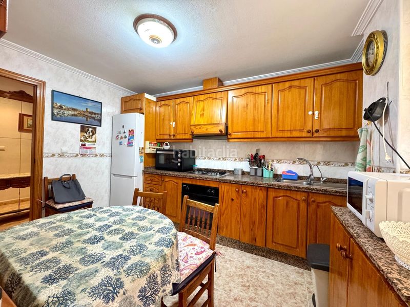 Foto 6e736628-40d9-4fb2-af44-d2fe32a44c78. Pis a Campello Playa Campello (el)