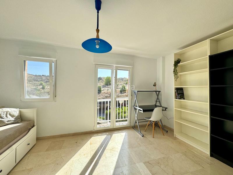 Foto b752f862-d78a-4ca1-8da2-3f7b2fb428e7. Location maison jumelée avec chauffage parking piscine dans Alicante