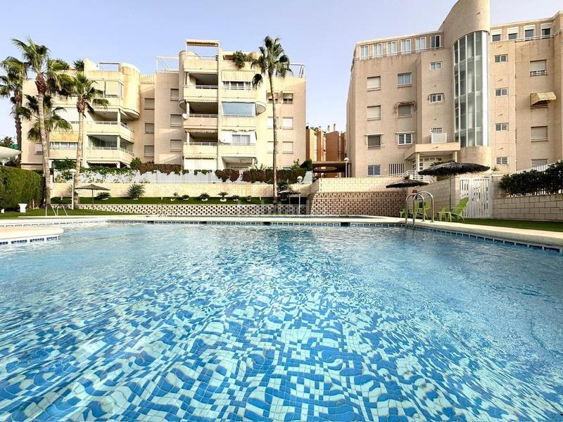 Foto 01183b87-893a-4041-96d2-aa875b42b01f. Àtic amb aparcament piscina a Playa Muchavista Campello (el)